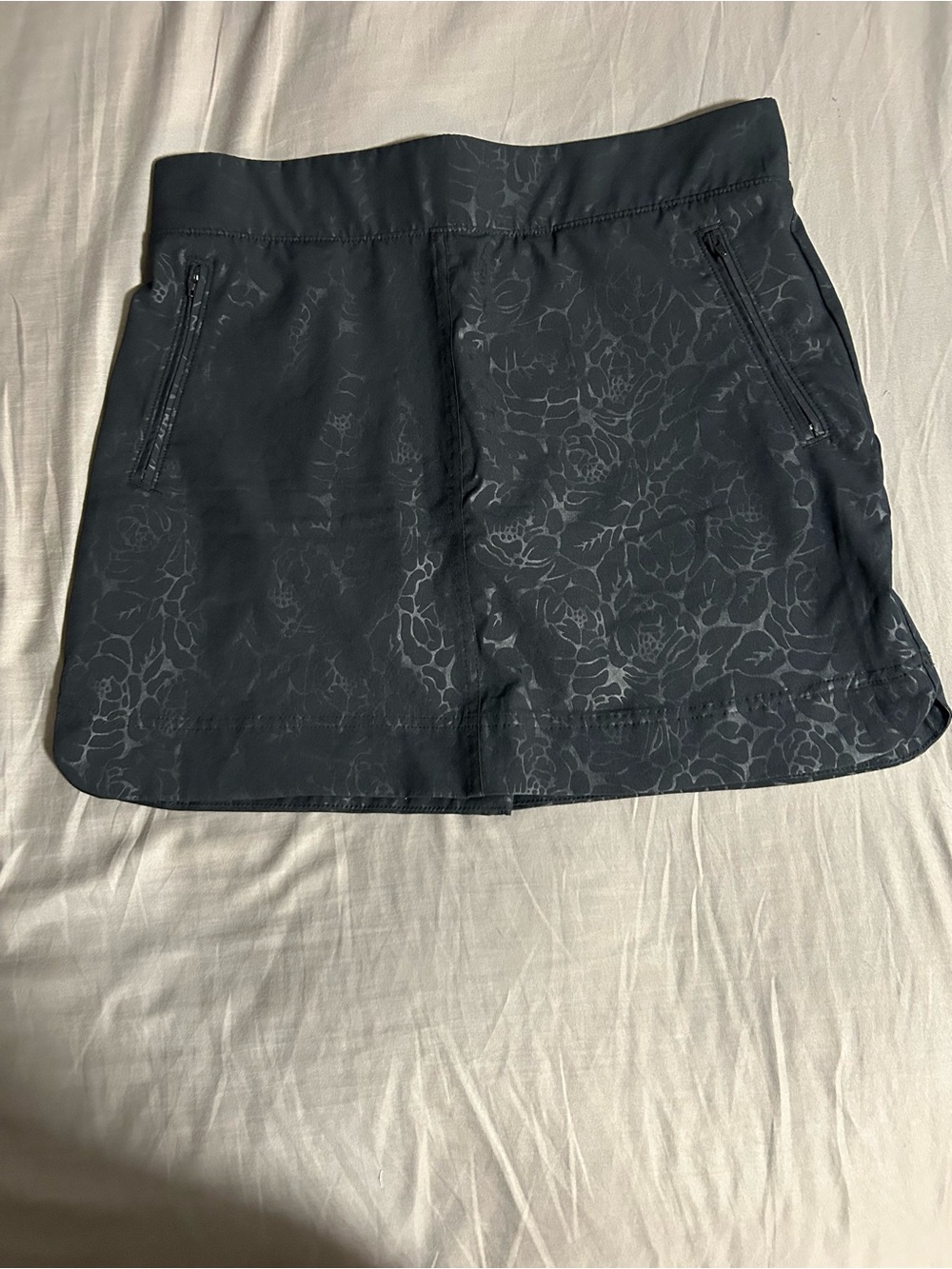 Orvis Women's Floral Embossed Pull-On Travel Skort Size M